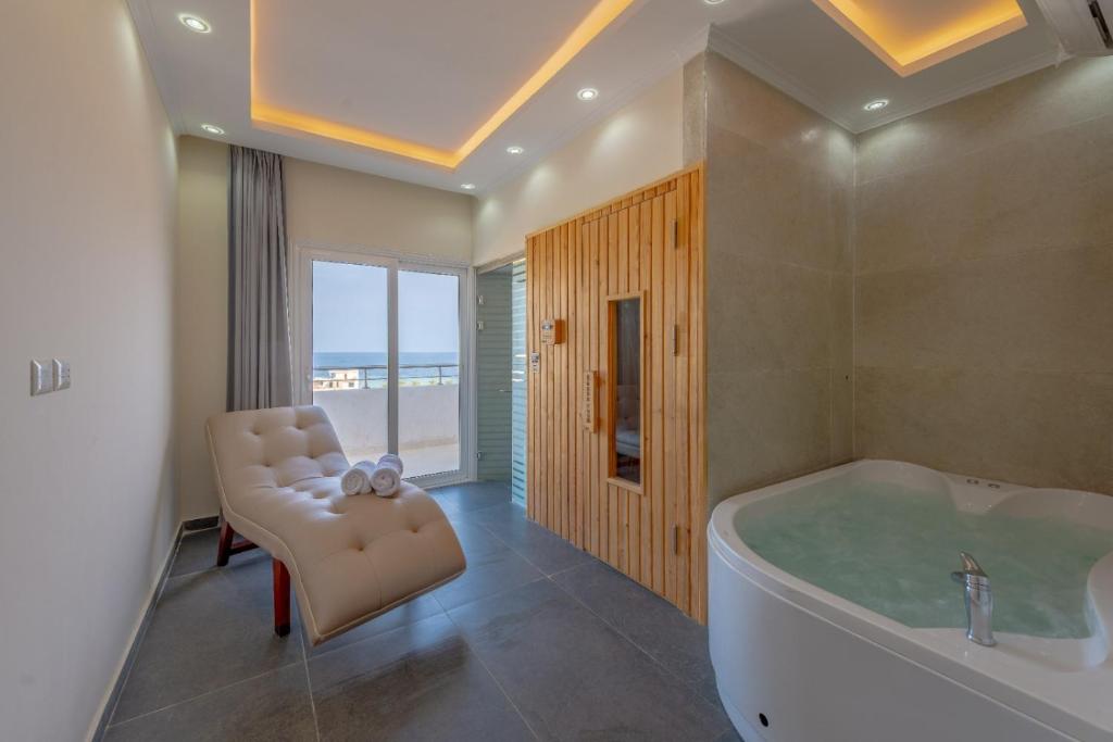 unique villa with heated pool and Spa photo 2