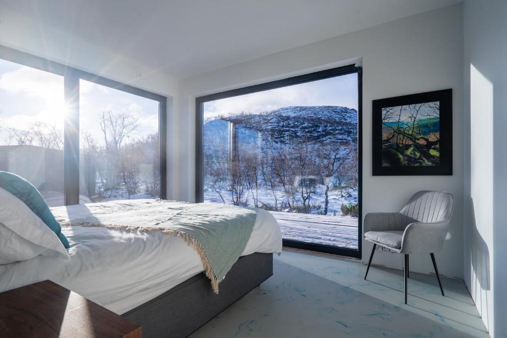 Aurora View Lapland, Sky View Bedroom & Jacuzzi photo 4