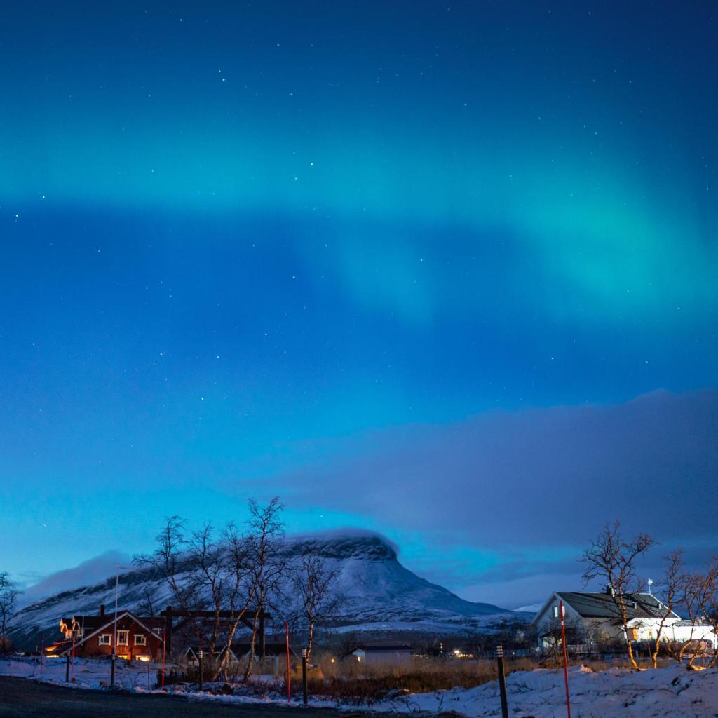 Aurora View Lapland, Sky View Bedroom & Jacuzzi photo 2