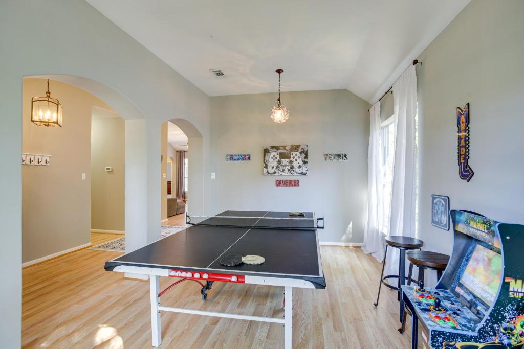 Peaceful Humble Home with Game Room and Outdoor Spots! photo 2