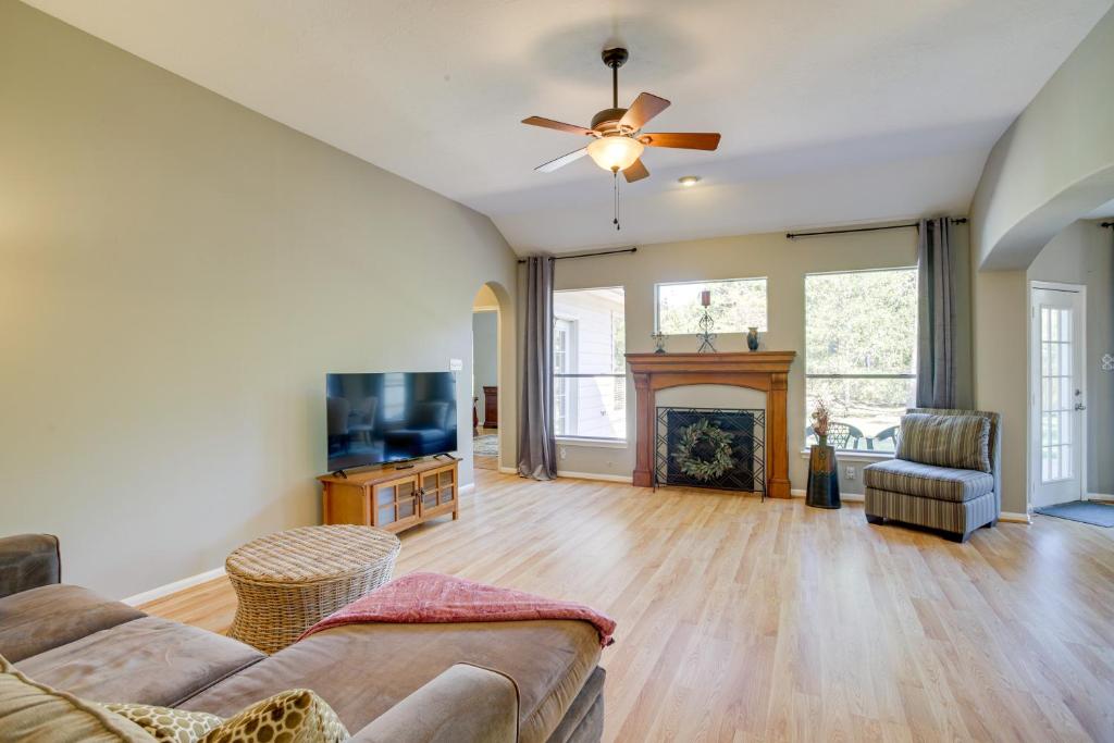 Peaceful Humble Home with Game Room and Outdoor Spots! photo 4