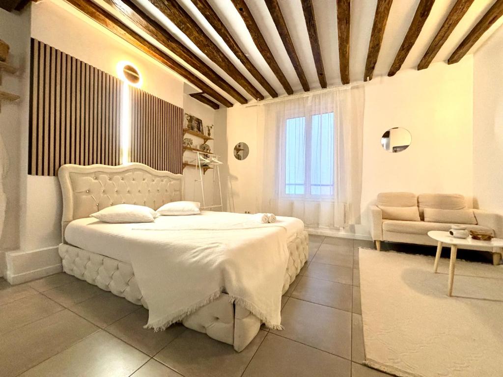 Logement moderne avec jacuzzi