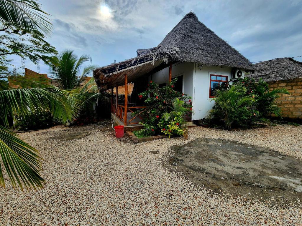 Cozy Two Persons Bungaloo photo 1