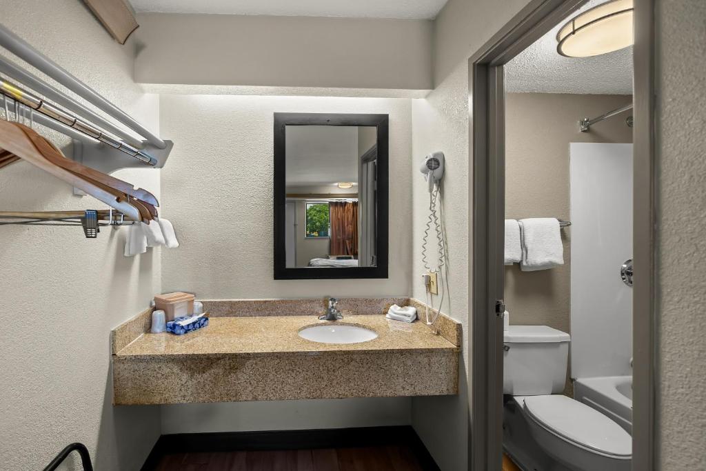 Red Roof Inn Dallas - DFW Airport North photo 2