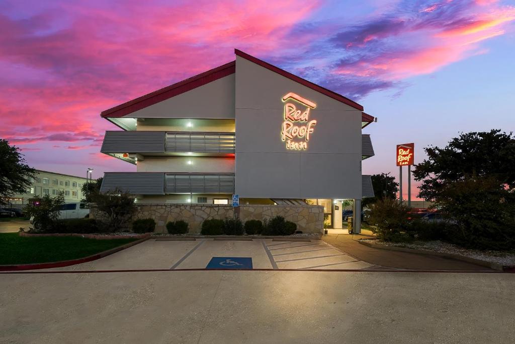 Red Roof Inn Dallas - DFW Airport North photo 1