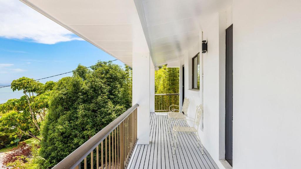 Holiday on The Hill - 29 Wallawa Rd, Nelson Bay photo 2