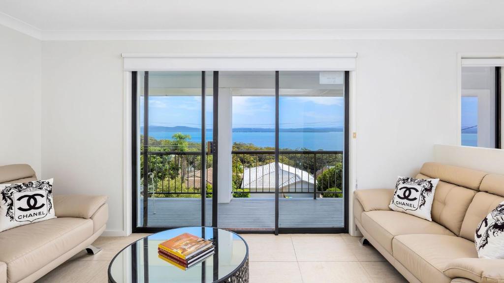 Holiday on The Hill - 29 Wallawa Rd, Nelson Bay photo 4