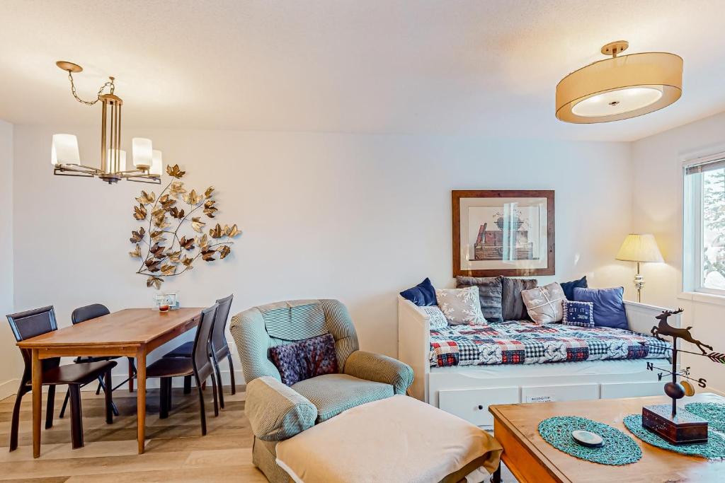SnowCrest Village, Unit 5B photo 1
