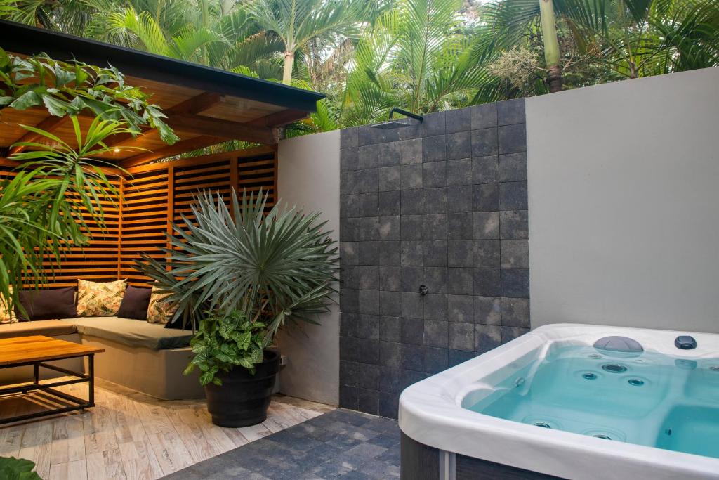 The Jungle Loft, 7 min Walk to Guiones beach + Jacuzzi photo 1
