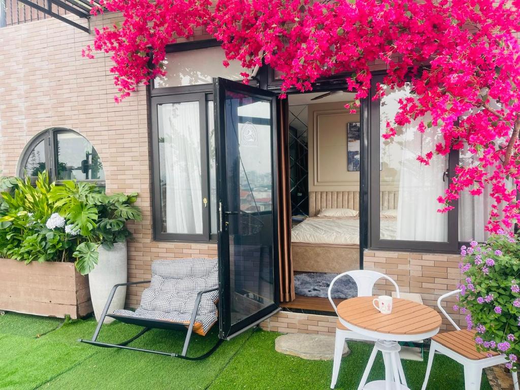 Happy House- Studio Apartment