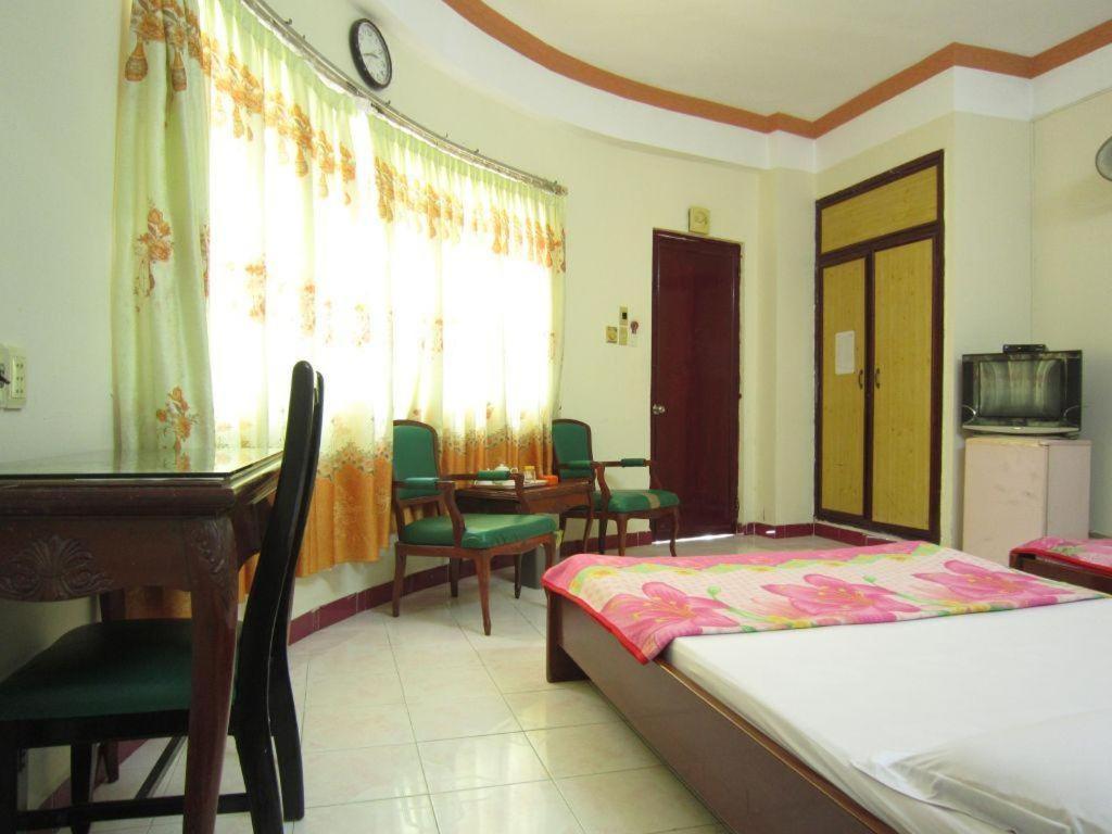 Hạnh Long 2 Hotel - 1115 Trần Hưng Đạo, Quận 5 - by Bay Luxury