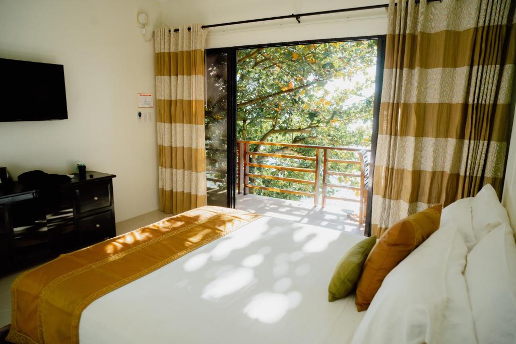 AJ's Place Beach Resort photo 3