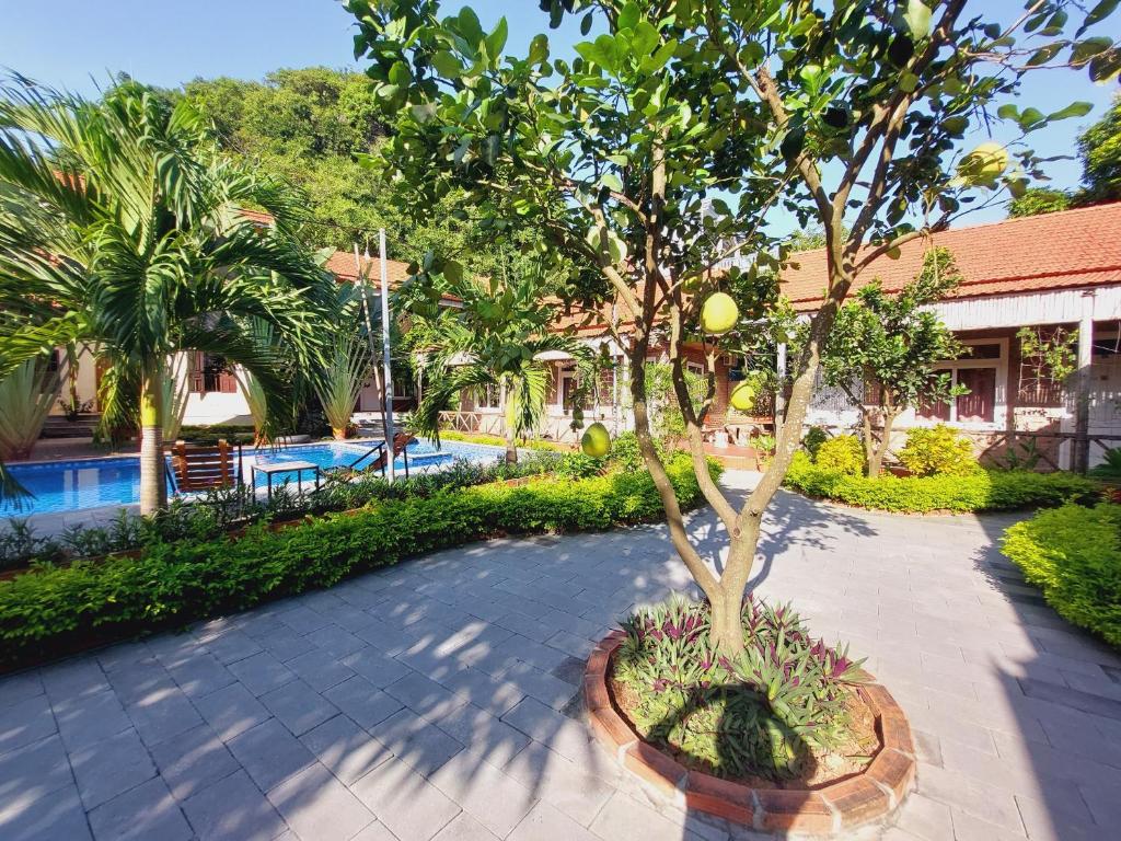 Ninh Binh Mountain Side Homestay & Cafe