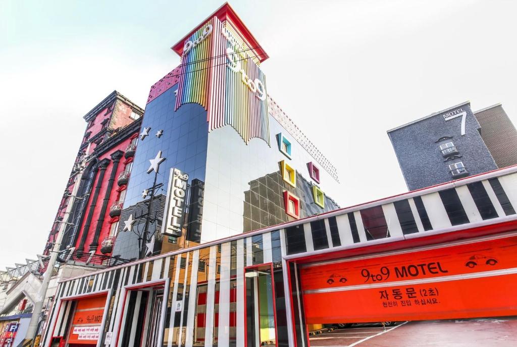 9 to 9 motel photo 2