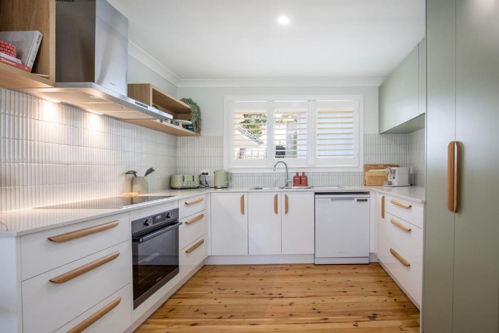 Fleur de Chalet - Pet Friendly - 10 Mins Walk to Beach photo 4