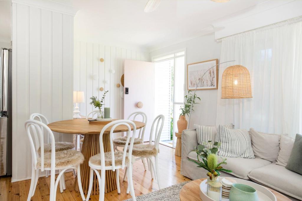 Fleur de Chalet - Pet Friendly - 10 Mins Walk to Beach photo 3