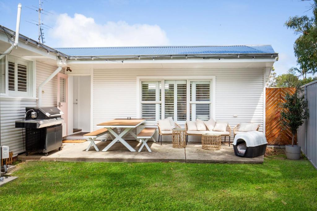 Fleur de Chalet - Pet Friendly - 10 Mins Walk to Beach photo 1