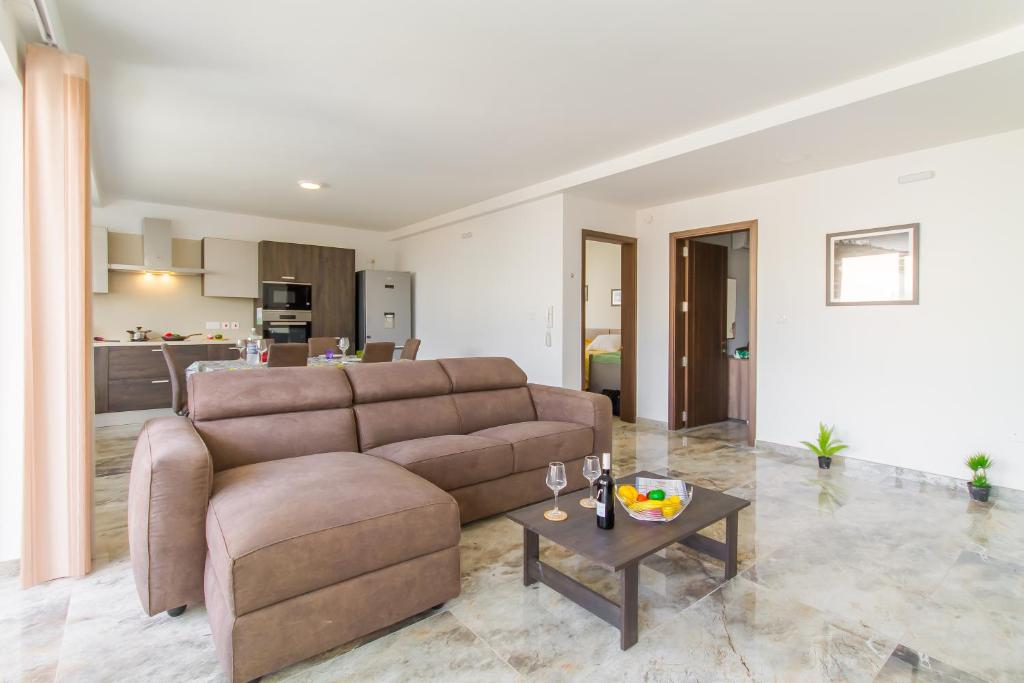 Palm Modern Apart 200mt From Sea Qawra - Happy Rentals photo 3