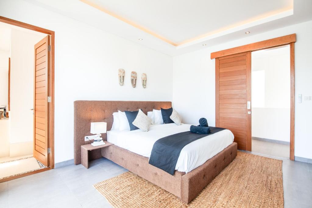 Seaside Haven Charming 4BR Villa, 5 Min to beach - Tap to explore photos