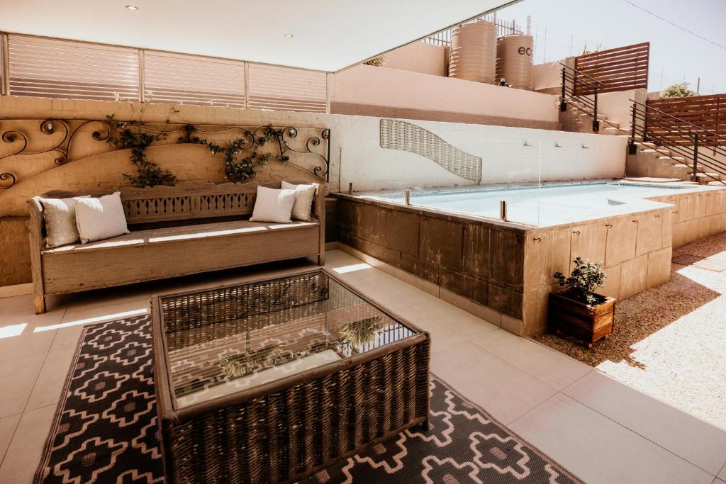Spacious home with pool 200M from beach
