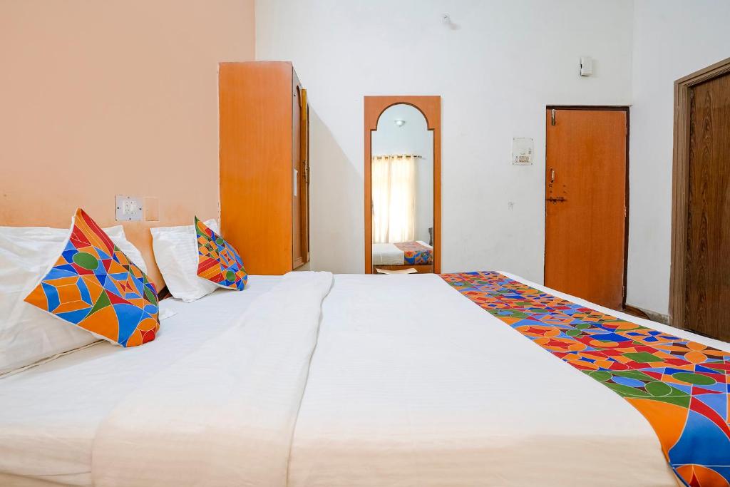 FabHotel Girija photo 4