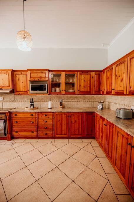 Spacious home with pool 200M from beach photo 4