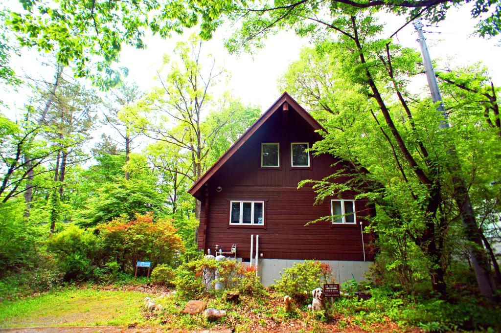 HARUNA LODGE Private log house with starry sky from the skylight, fireplace, and spacious deck BBQ photo 1