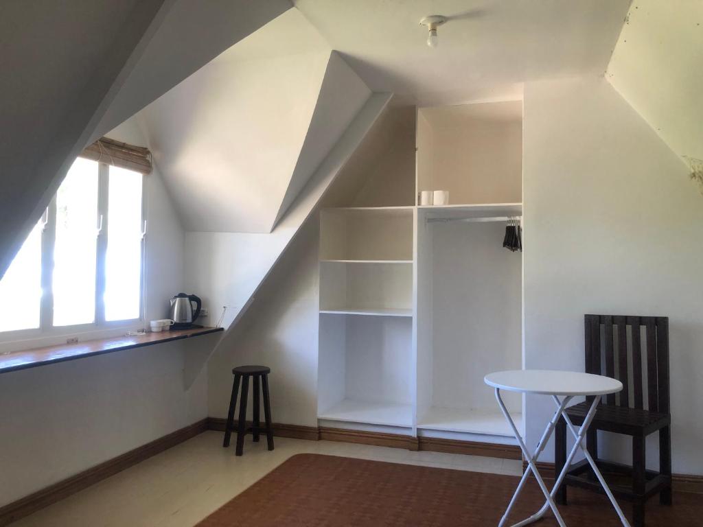 Le Frob Beachfront Attic Room - Helminas photo 4