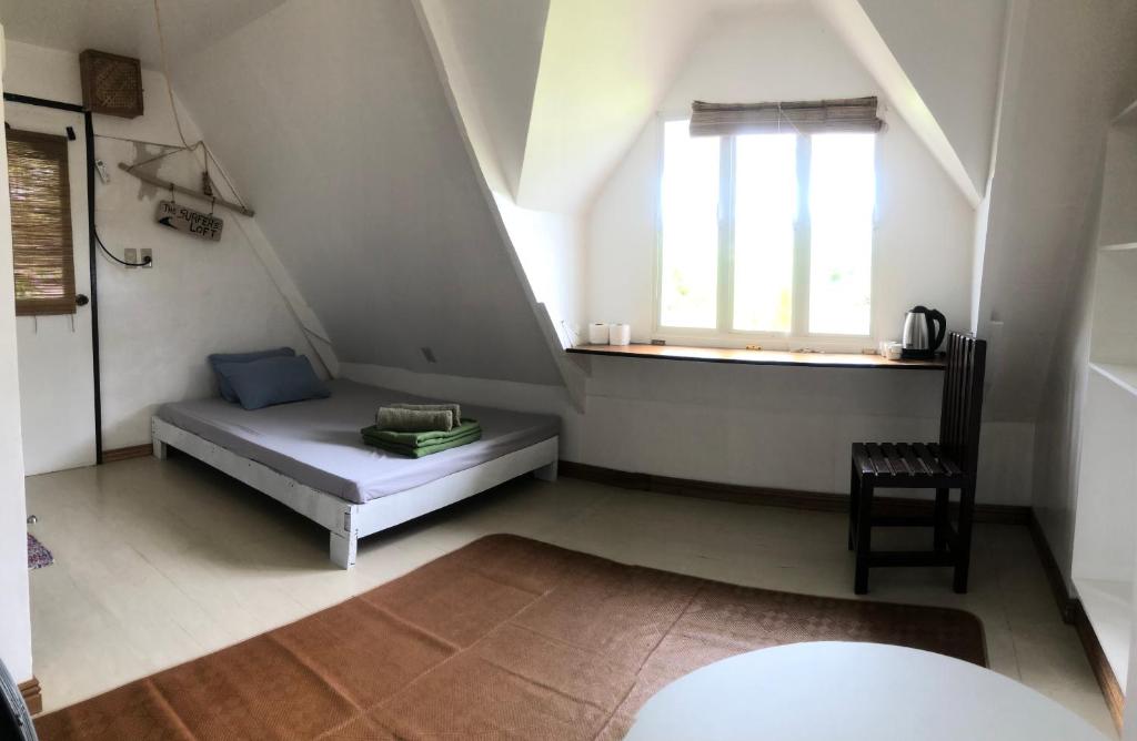 Le Frob Beachfront Attic Room - Helminas photo 3