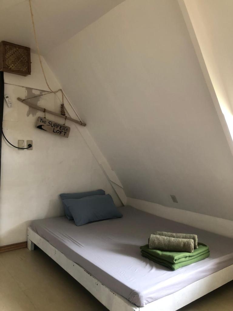 Le Frob Beachfront Attic Room - Helminas photo 2
