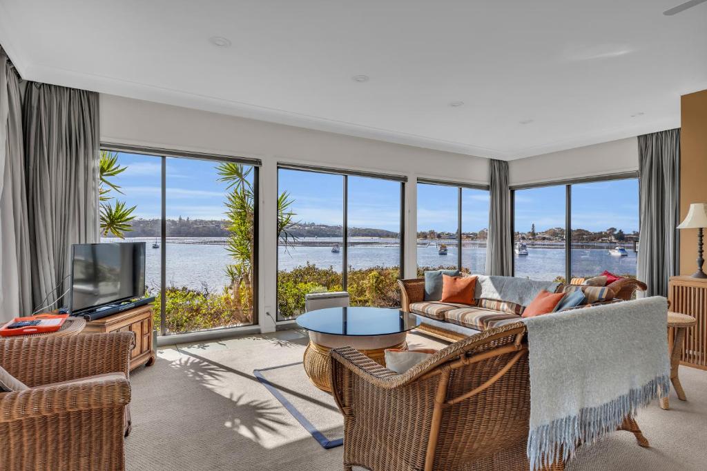 Promenade Waterfront Apartment photo 2