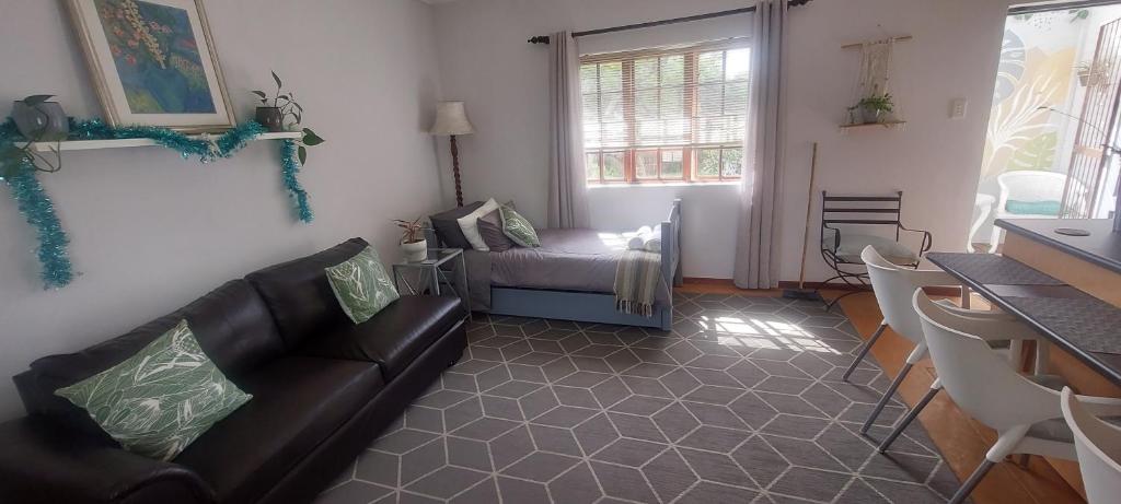 Grey-door cottage photo 1
