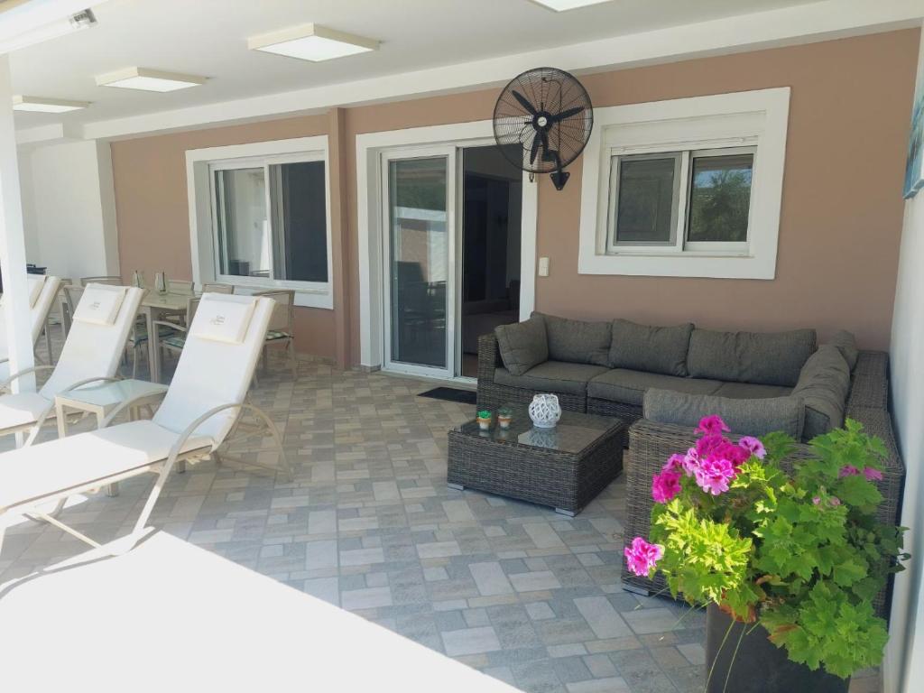 Villa Astra walking distance to the beach and to Georgioupolis center photo 3