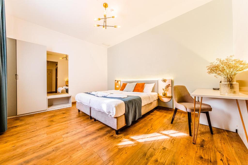 CASA CHITIC - HOTEL & RESTAURANT- Str Nicolae Balcescu 13 photo 1