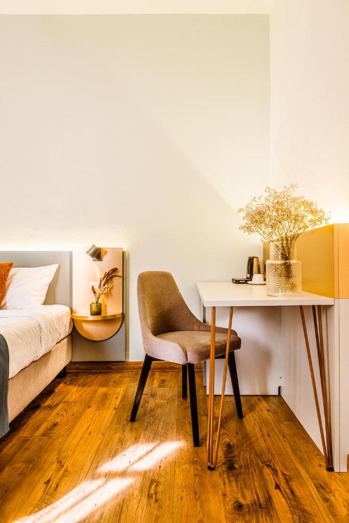 CASA CHITIC - HOTEL & RESTAURANT- Str Nicolae Balcescu 13 photo 2