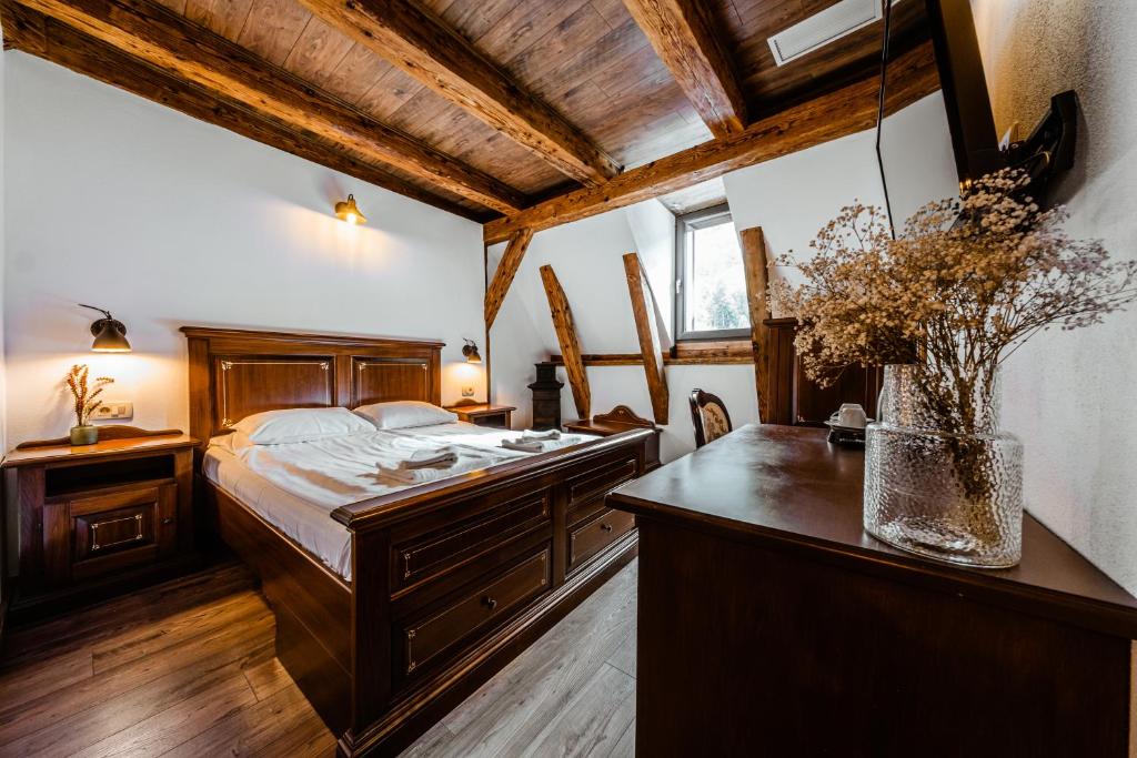 CASA CHITIC - HOTEL & RESTAURANT- Str Nicolae Balcescu 13 photo 4