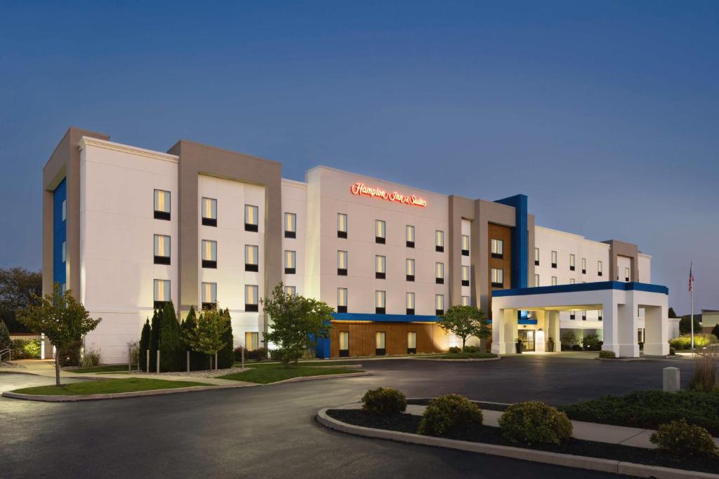 Hampton Inn & Suites York South image