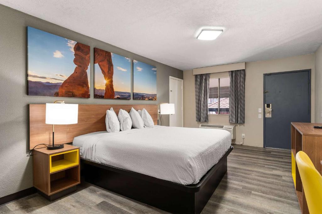 Days Inn by Wyndham Albuquerque Northeast image