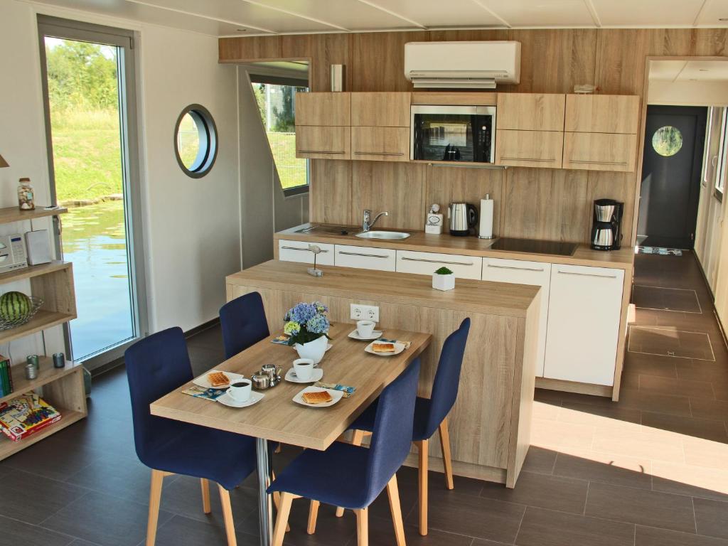 Hausboot Ueckermuende photo 2