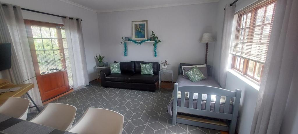 Grey-door cottage photo 2