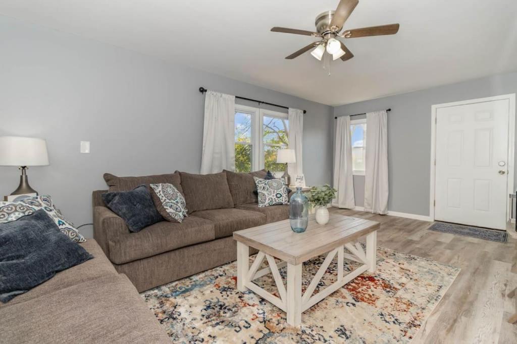 New renovated single-family home built in 1999 photo 3