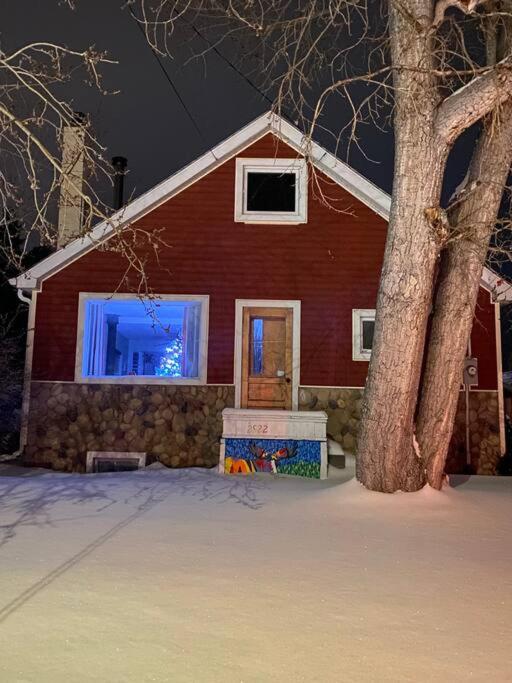 The Cozy Red Cabin photo 2