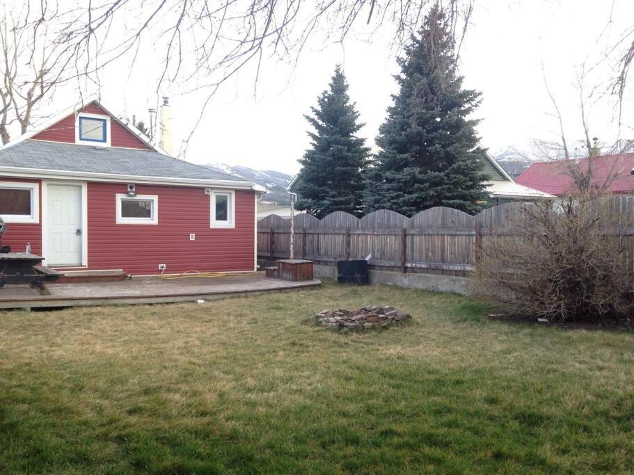 The Cozy Red Cabin photo 4