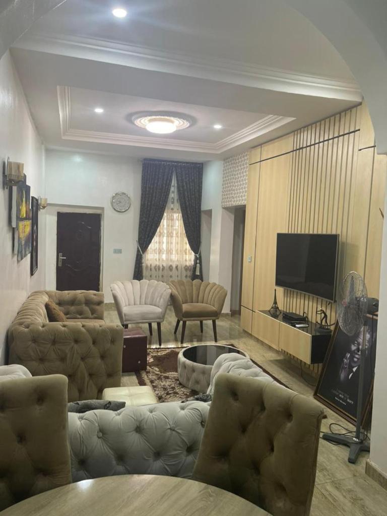 Adriel Homes photo 3