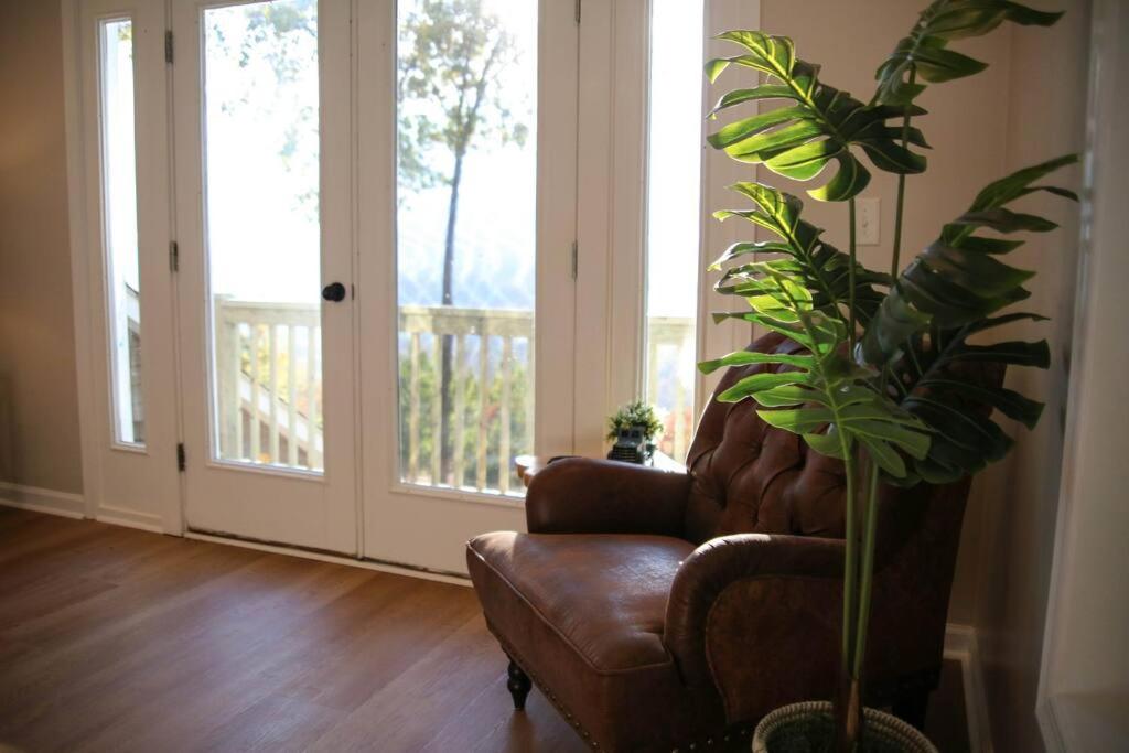Mountain Mama- Amazing Views! + Hot Tub! photo 3