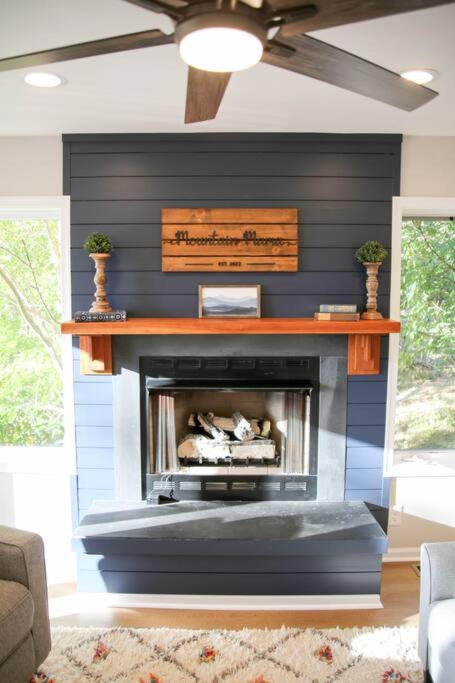 Mountain Mama- Amazing Views! + Hot Tub! photo 4