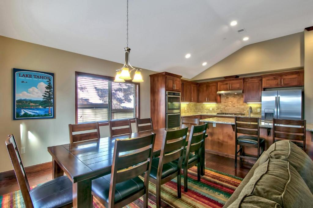 Conifer Chalet photo 1