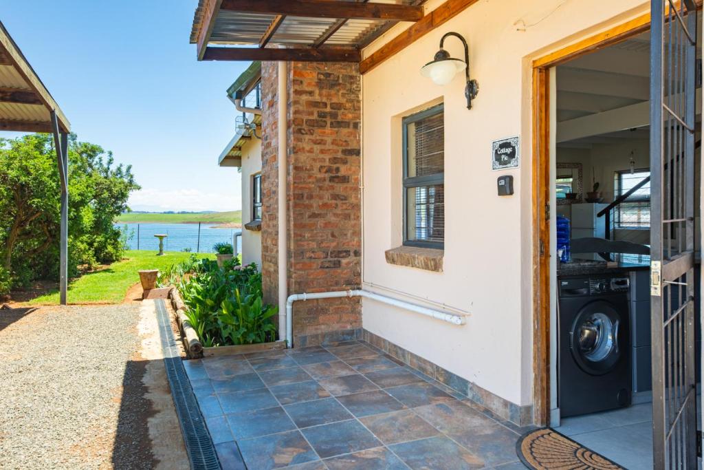 Midlands Cottage with Views photo 1