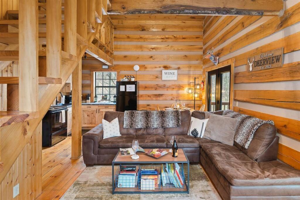 Deerview Cabin by Wanderlust Properties photo 1