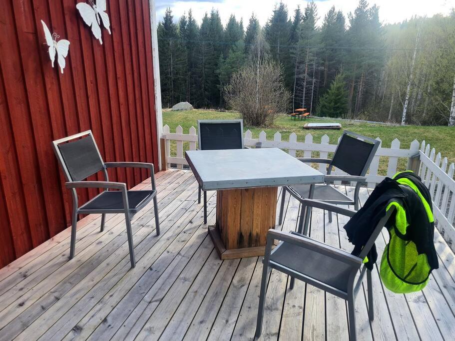 Idyllic vacation home near lake: nature&fireplace photo 2